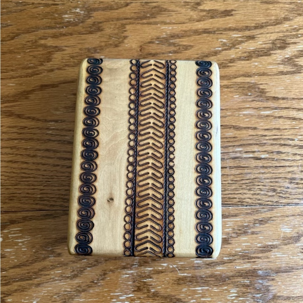 Wooden Trinket Box with Intricate Design hand carved from Poland - Picture 2 of 4